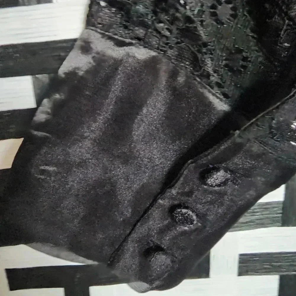 Rachel Parcell ruffle shoulder lace blouse size Medium New Black - Picture 7 of 15